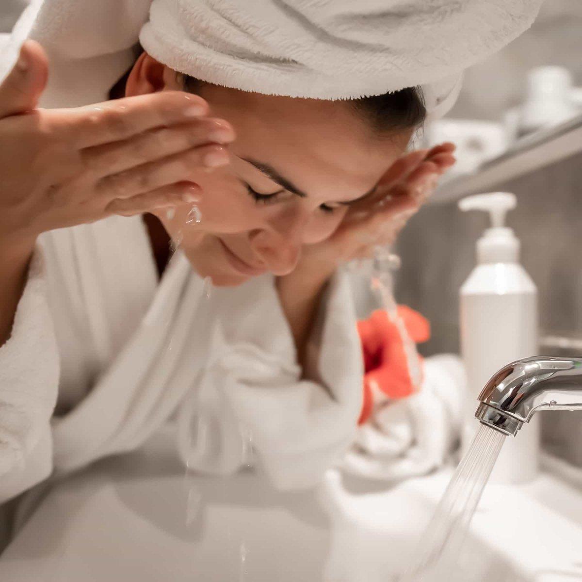 Which Makeup Types Can Cause Acne? Tips on How to Avoid Acne From Makeup - SKINFUDGE Aesthetics | Painless, No Side Effects, Natural Looking Results